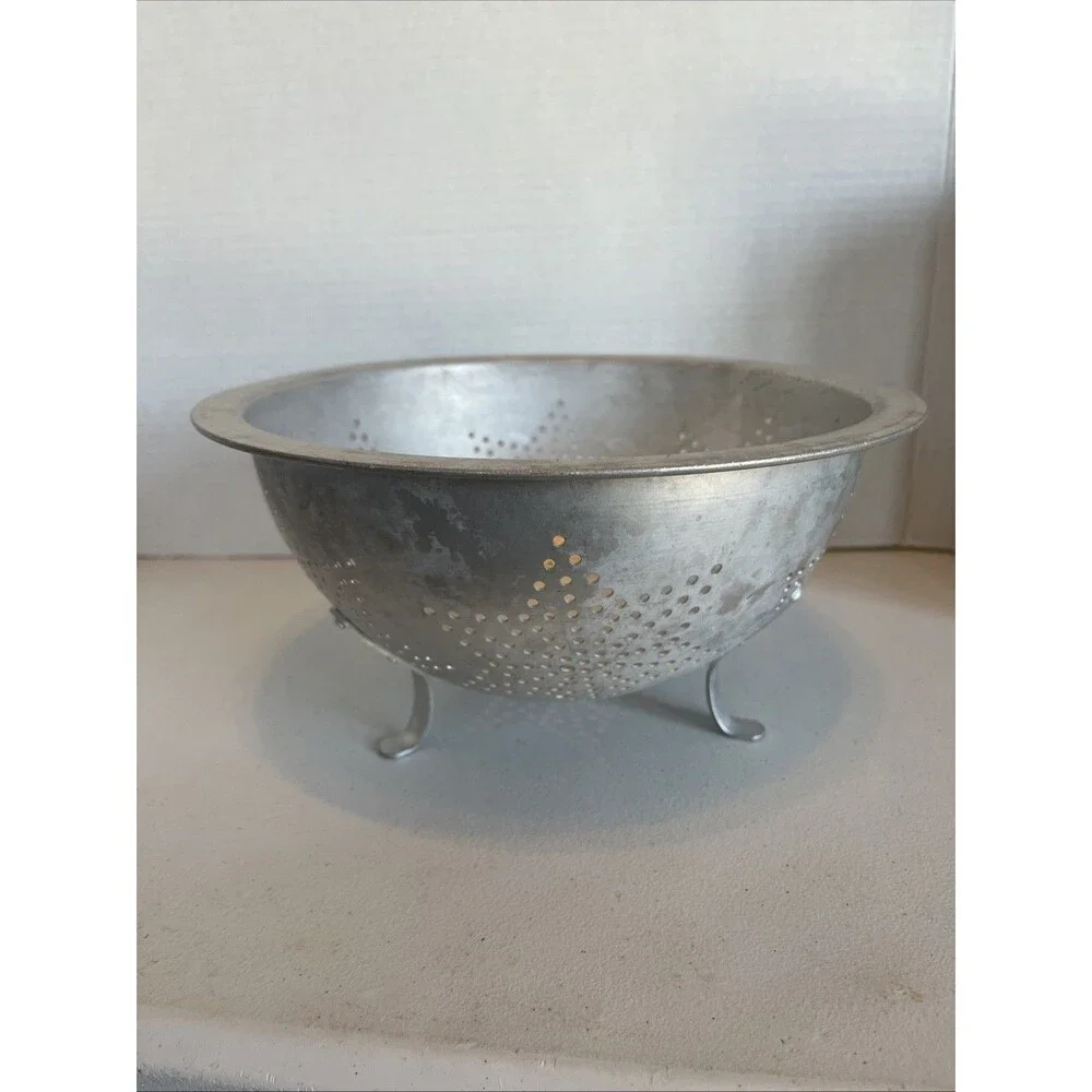 Beautiful VTG Aluminum 7 Star Colander Strainer 10” on 3 Feet Great Shape Decor